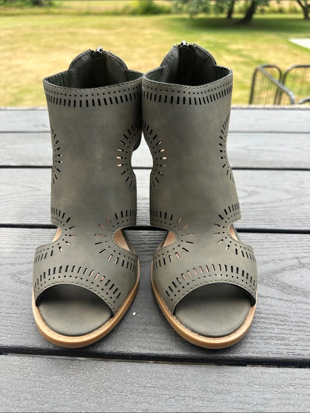 Brand New Top Moda Women's Olive Cutout Block Heel Sandals